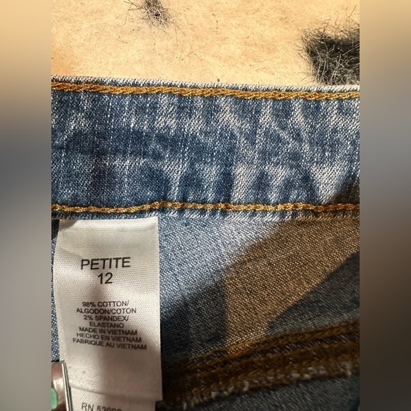 Liz Claiborne Vintage Medium Wash Stretch Denim Capris Size 12 - Picture 6 of 8